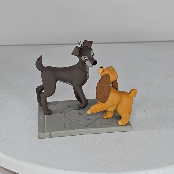 Hallmark Keepsake Disneys Lady & The Tramp Signs Of Affection Ornament 2008 - Picture 5 of 7